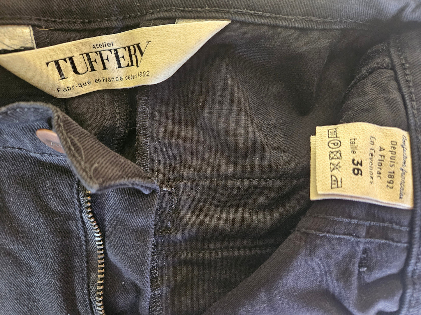 Chino ajusté taille haute Noir - Léonie