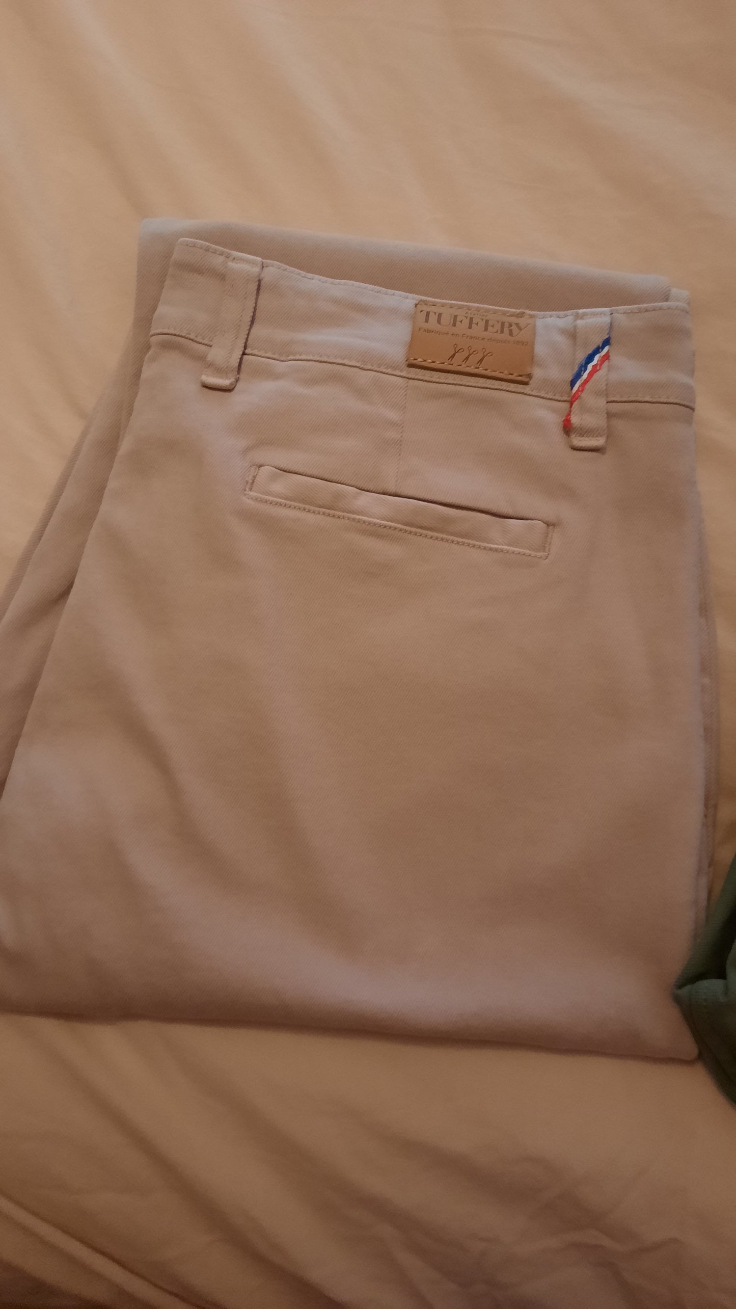 Chino ajusté taille haute sable – Léonie