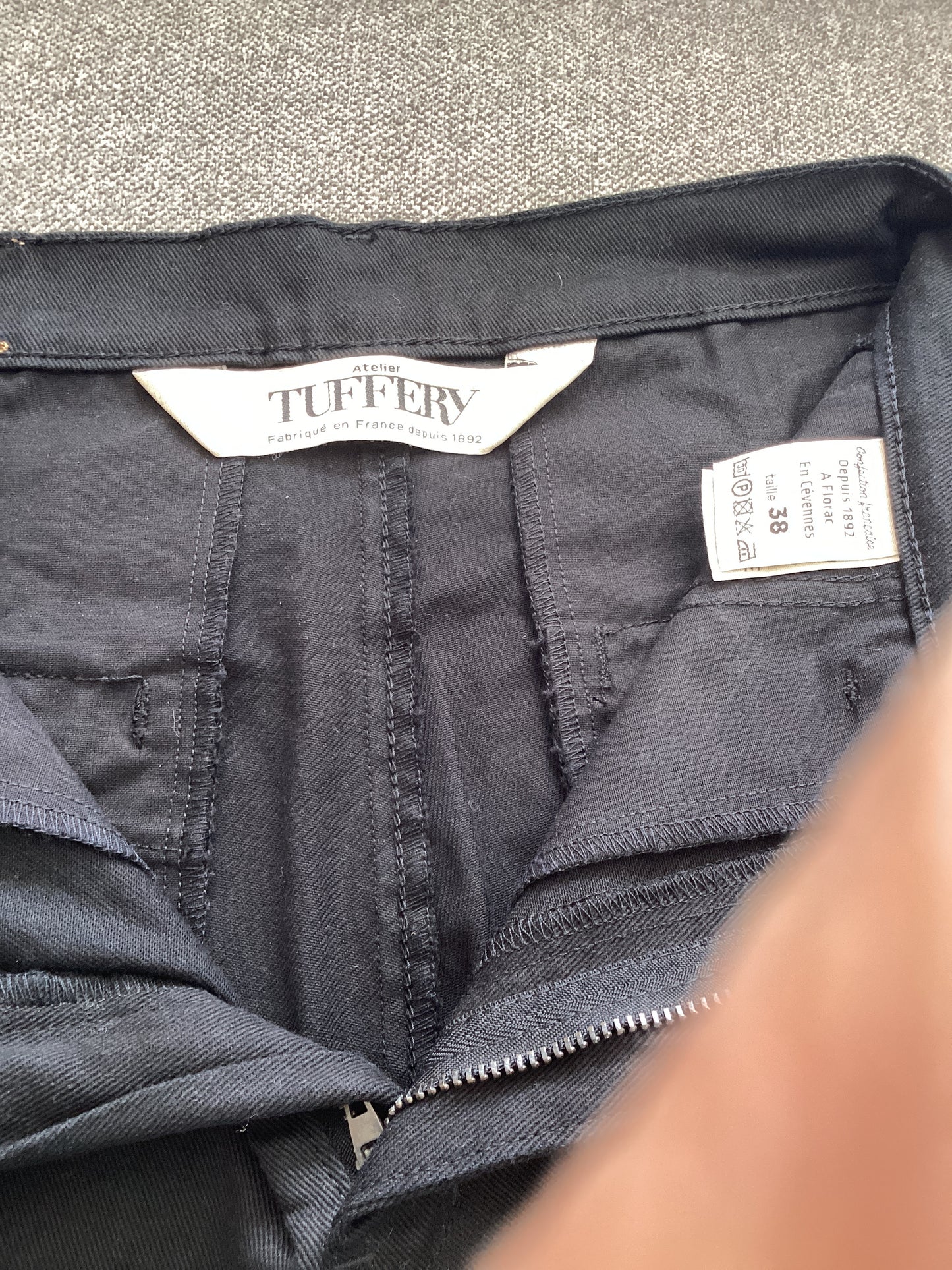 Chino ajusté taille haute Noir - Léonie