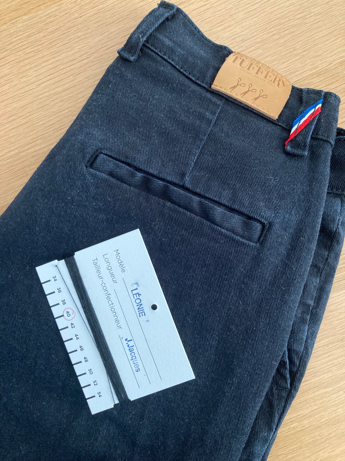 Chino ajusté taille haute Noir - Léonie