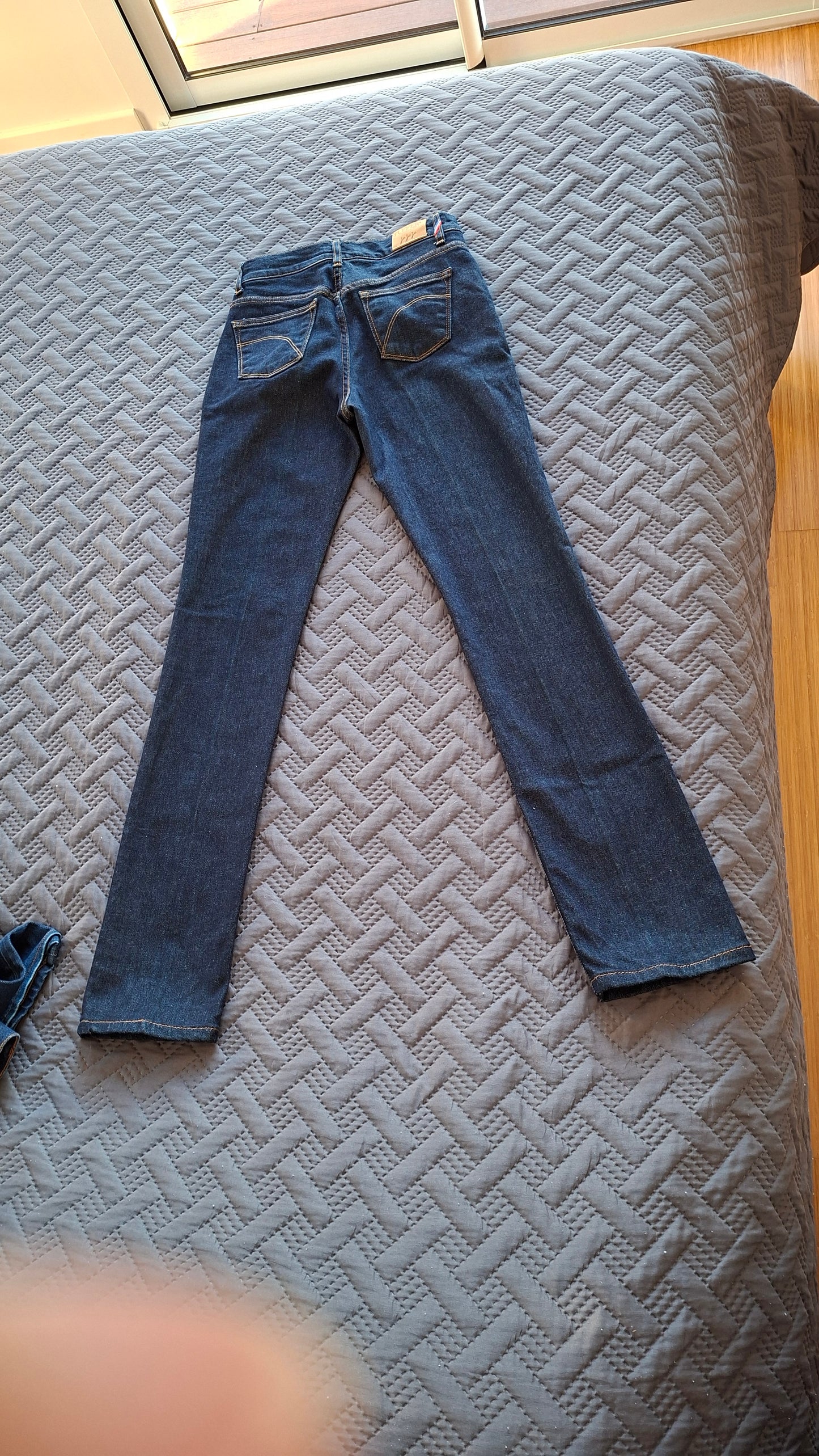 jeans femme taille 36 neuf jamais porte