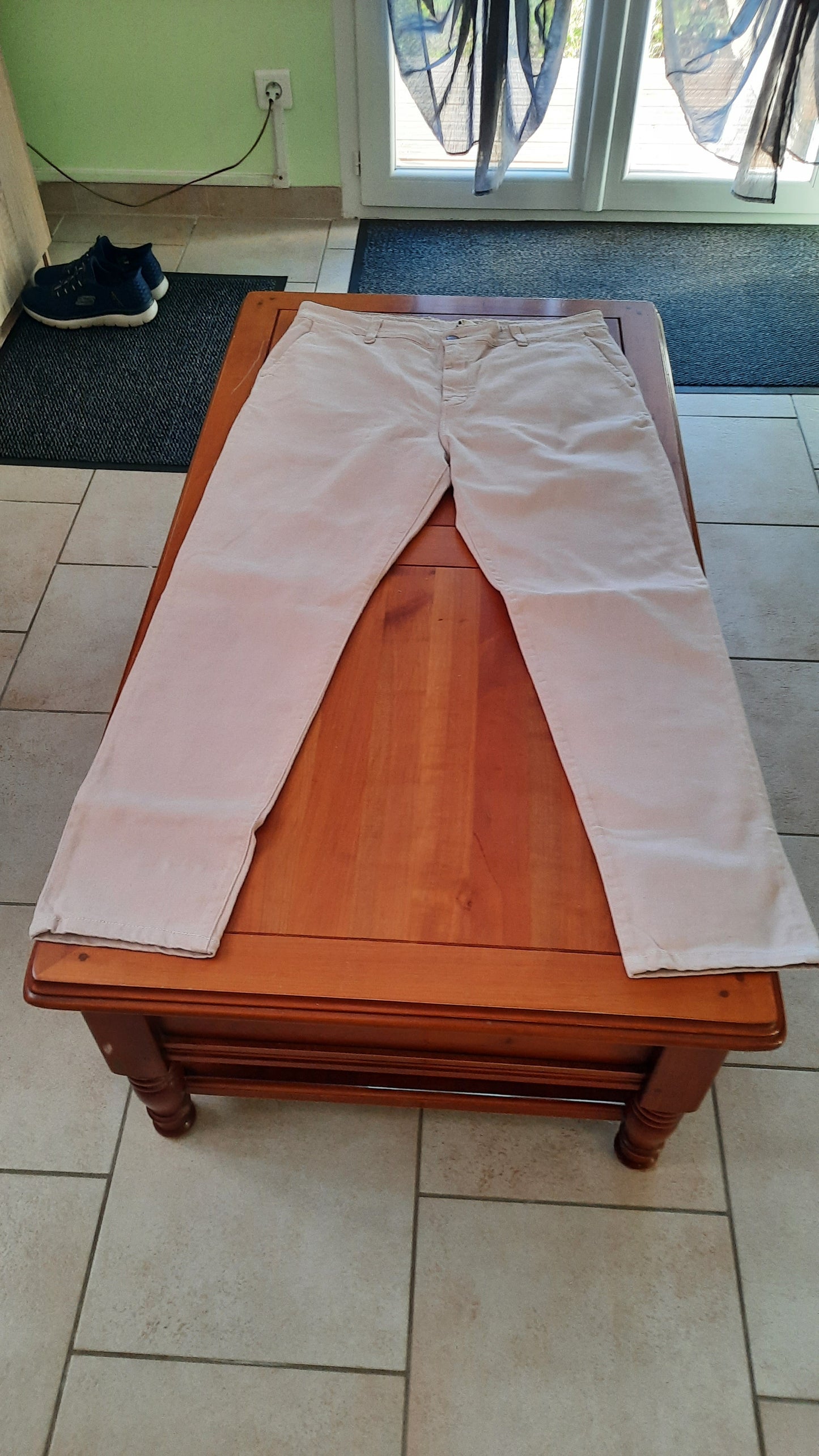 Chino ajusté taille haute sable – Léonie