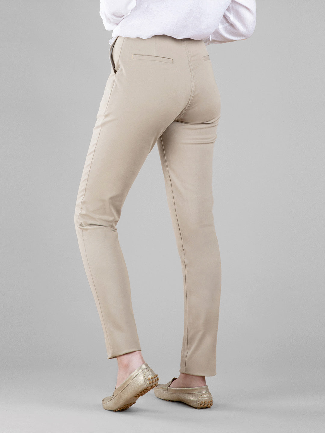 Chino ajusté taille haute sable – Léonie