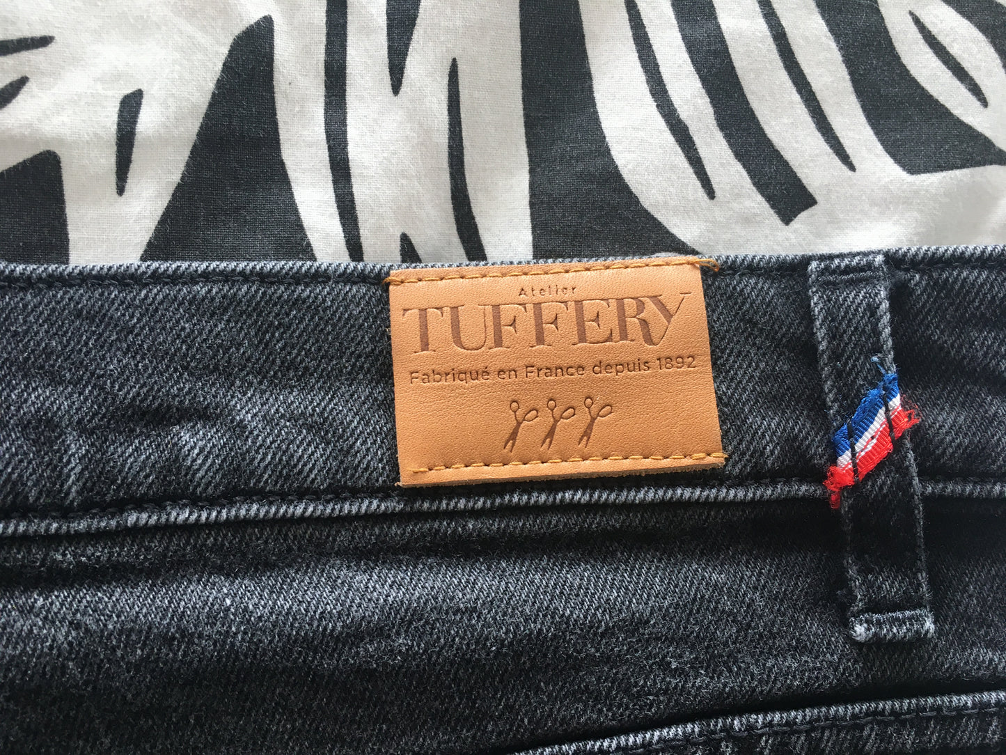 Jean femme droit ajusté Noir Délavé - Augusta