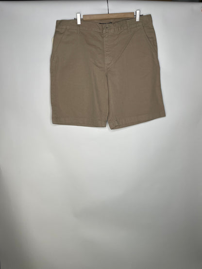 Short droit ajusté beige - Maurice