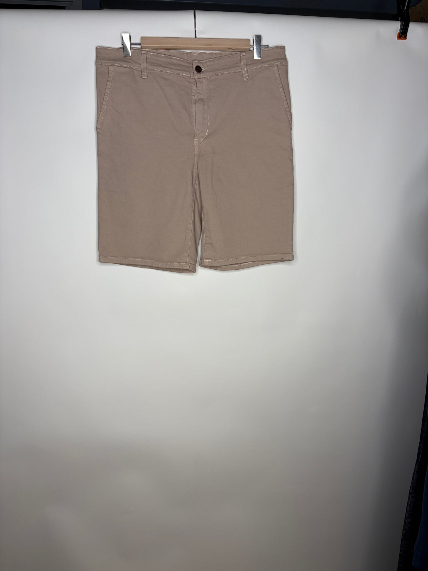 Short homme ajusté beige - Basile