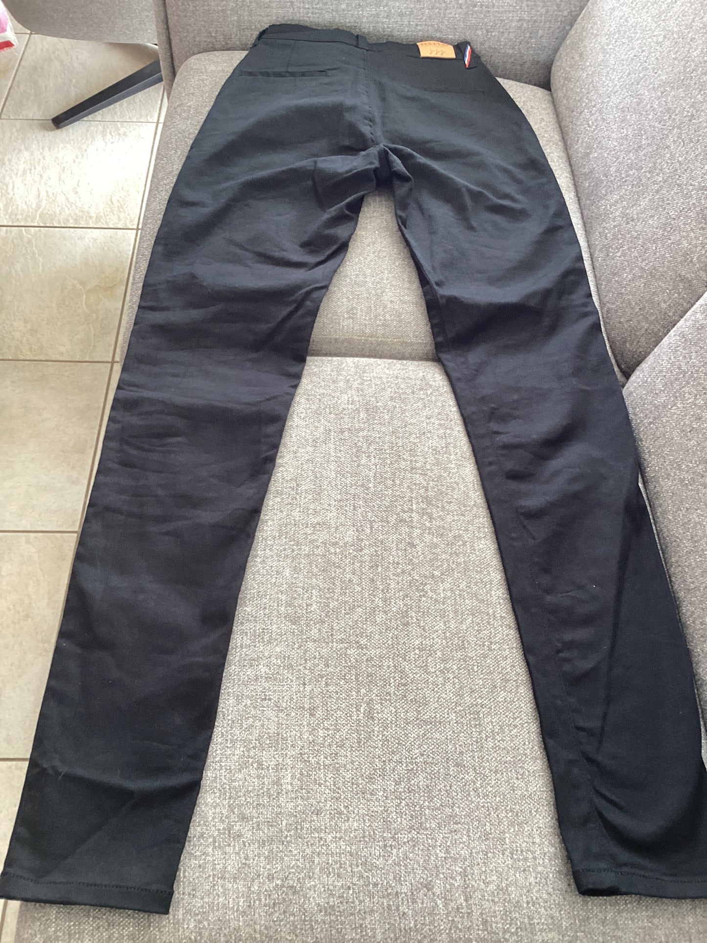 Chino ajusté taille haute Noir - Léonie